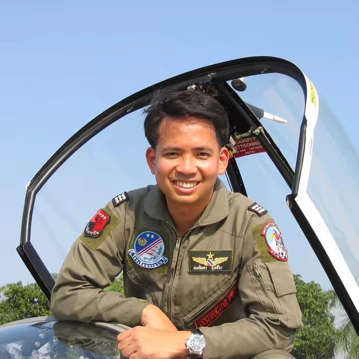 นักบินสายฮา