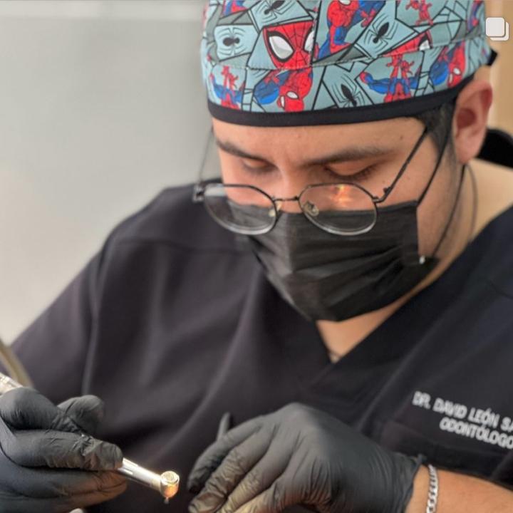 Dr. David León Sánchez