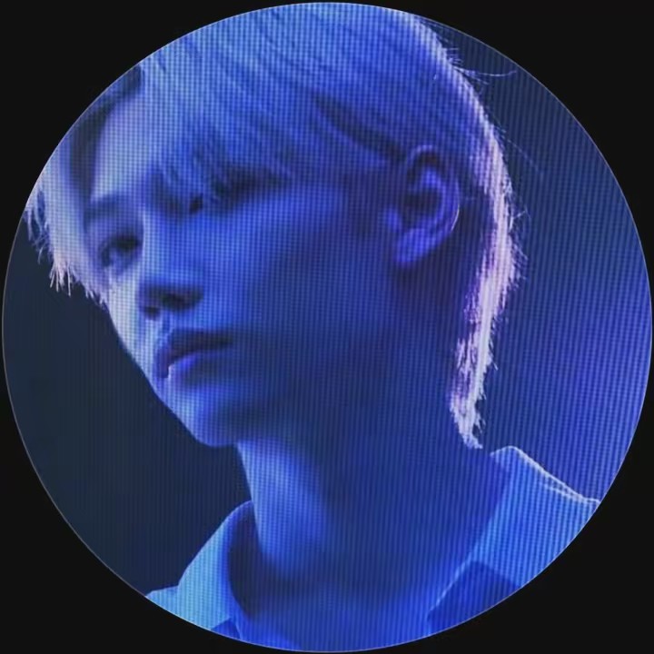 Follow me or leave kpop🙂‍↔️☺️