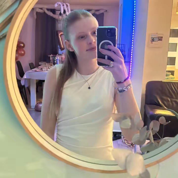 𝐸𝓂𝑒𝓁𝒾𝓃𝑒