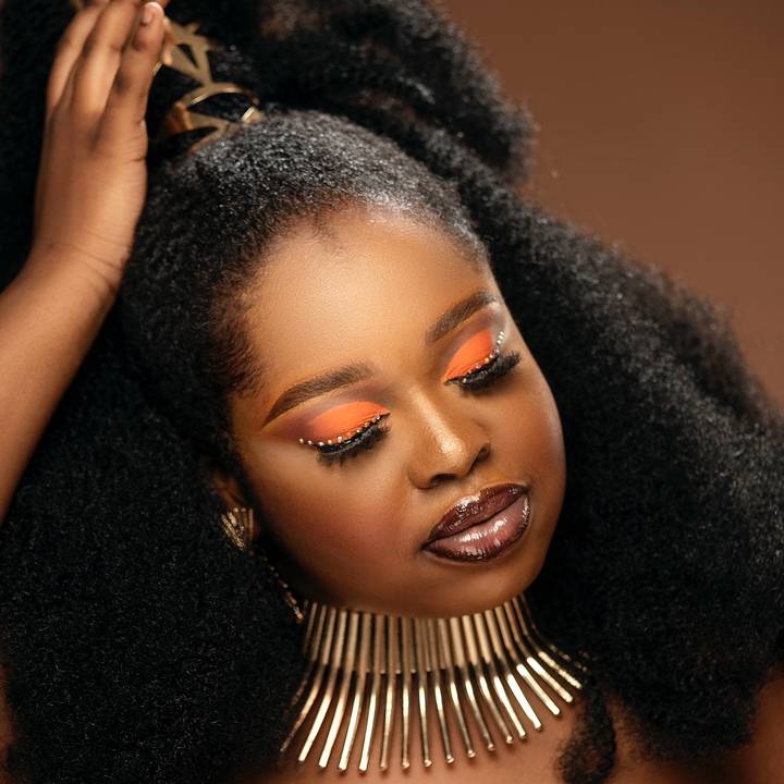 𝐂𝐇𝐀𝐍𝐃𝐑𝐘🌹💫