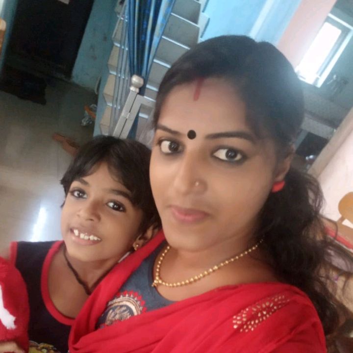 Nivedhya_ponnuz