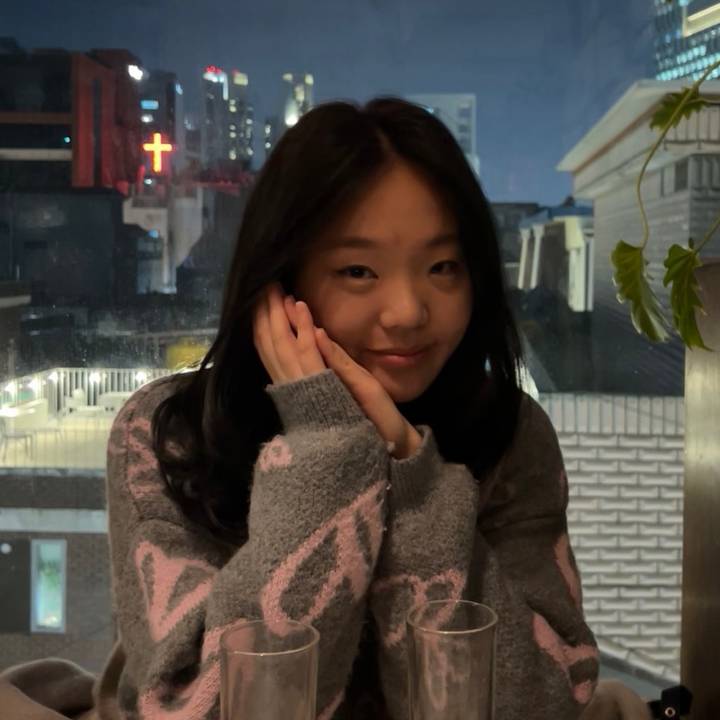 em ‧₊ ✧･ *:･ﾟ