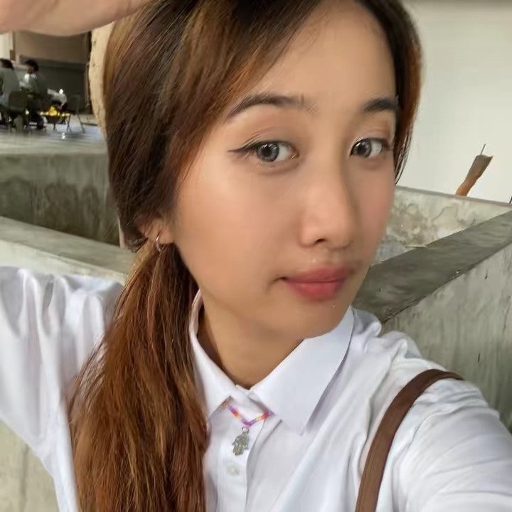 สาวตีนโต