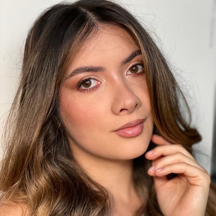 ROXANNA | Makeup Artist