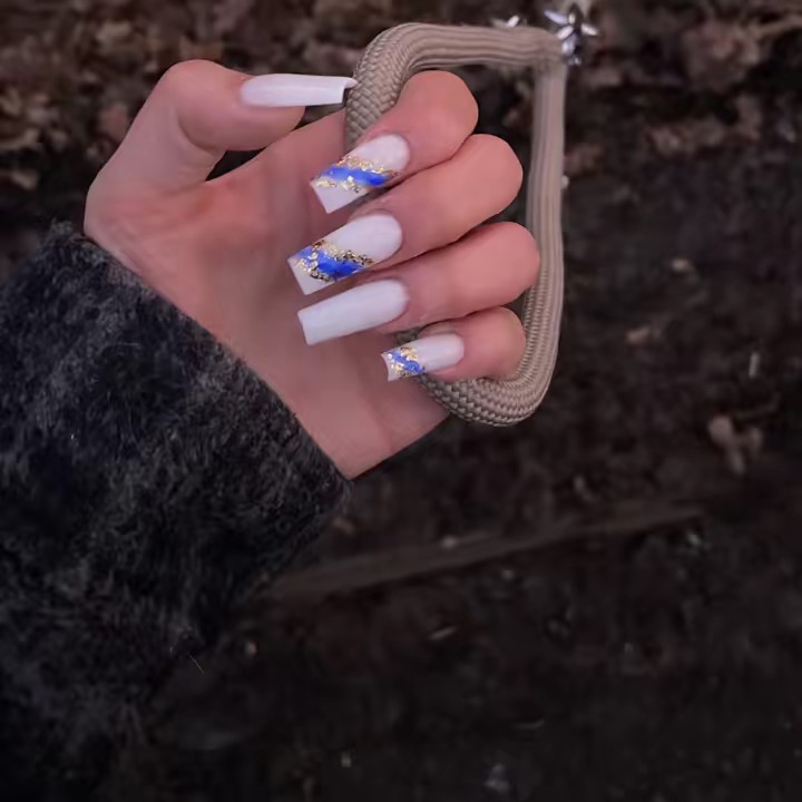 🍒🎱💄💋🛍️🪩