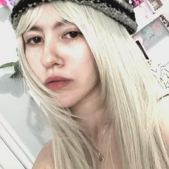 ⋆˖˚༅Emz༅˚˖⋆