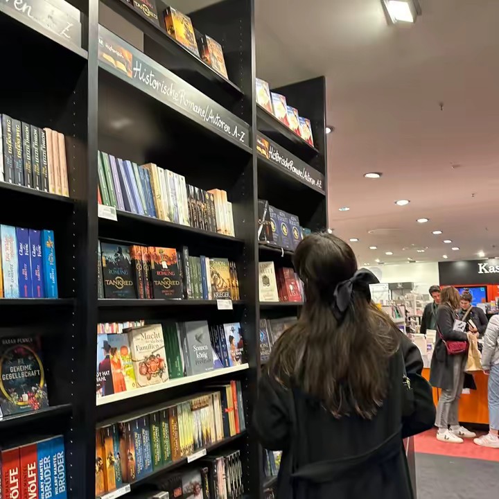 𝒁𝒂𝒏𝒂 📖🩷