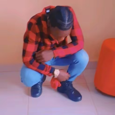 g͎-b͎o͎b͎y͎ o͎f͎f͎i͎c͎i͎al͎