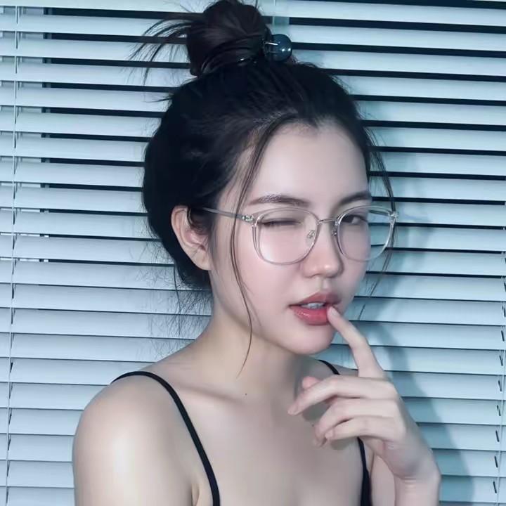 มีนาคนติดบ้าน